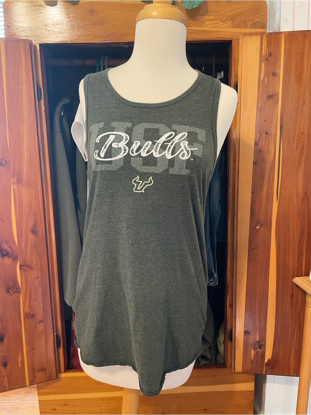 Bulls Women's Dark Green Sleeveless Tank